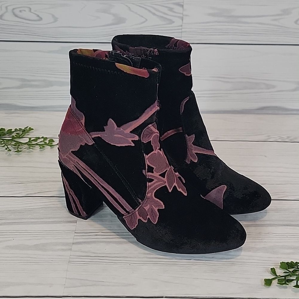 Steve Madden Elissa Velvet Black and Pink Women's Ankle Boots Size 8